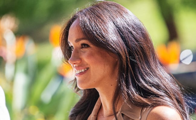 Meghan Markle responde a críticas y responde que no “robó” el vestido que usó en promocional navideño