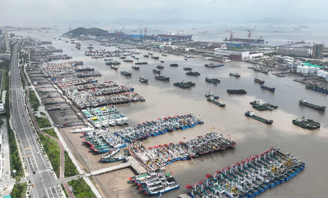 Tifón Khanun da un giro inesperado: Okinawa se prepara para una segunda embestida. Foto EFE