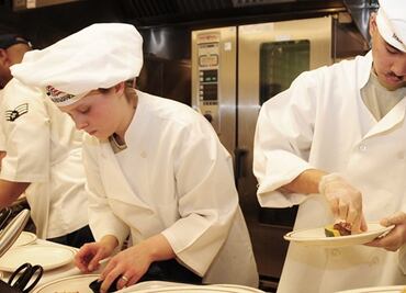 Así puedes trabajar como cocinero en Canadá