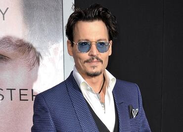 Johnny Depp sale con abogada que lo defendió en juicio; no es Camille Vasquez