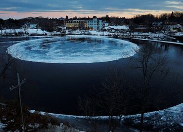 Disco de hielo gigante despierta interés en Maine