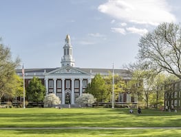 ¿Cuánto cuesta estudiar en la Universidad de Harvard (2022-2023)?
