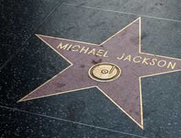 ¿Dónde se ubica y quiénes están en el Paseo de la Fama de Hollywood?