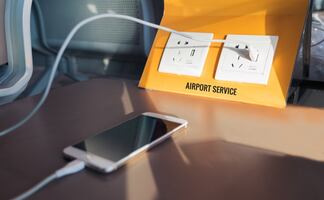 ¡Piénsalo dos veces! Por estas razones no deberías usar los puertos USB de los aeropuertos