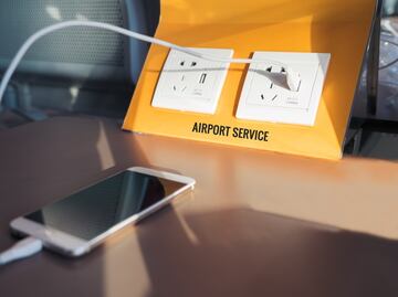 ¡Piénsalo dos veces! Por estas razones no deberías usar los puertos USB de los aeropuertos