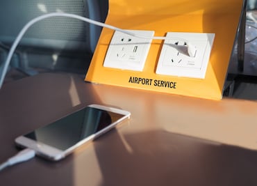 ¡Piénsalo dos veces! Por estas razones no deberías usar los puertos USB de los aeropuertos