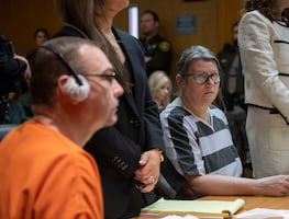 Por primera vez en EU, condenan a prisión a padres por un tiroteo masivo en una escuela