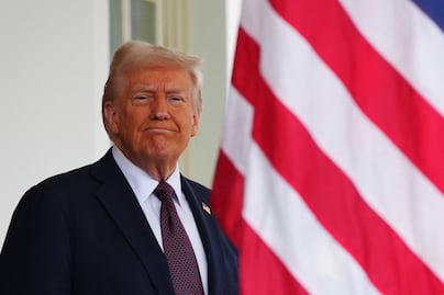 Trump colocará dos banderas de Estados Unidos gigantes en los jardines de la Casa Blanca 