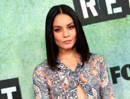 Vanessa Hudgens arrasa con traje de baño en la nieve