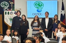 Mexicanos abren el CEDAT USA, un espacio para la comunidad latina y niños sobredotados en Houston