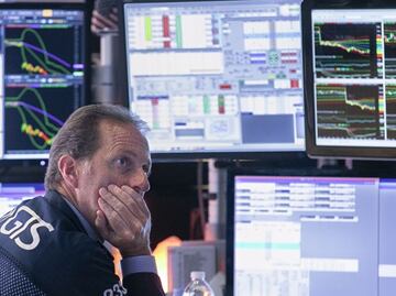 Wall Street se desploma; mercado de bonos alerta de recesión