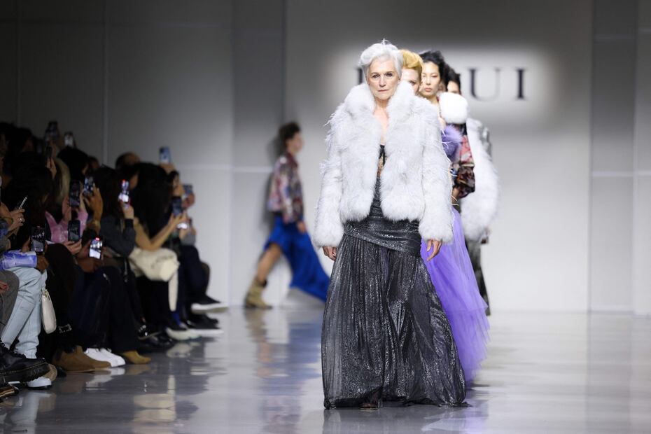 Madre de Elon Musk conquista las pasarelas en Nueva York a sus 76 años. Foto: AFP
