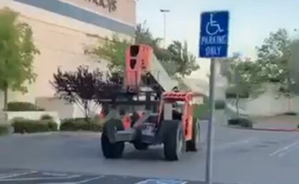 Video. Usan excavadora para irrumpir en tienda durante protestas en California