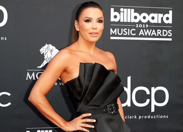 Eva Longoria seduce con vestido asimétrico en Premios Billboard