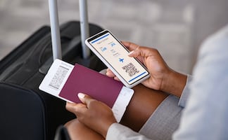 5 consejos para comprar vuelos baratos en línea en 2023, según FareCompare