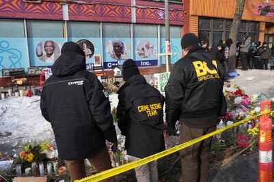 Tiroteo en Minneapolis: cesan a agentes federales implicados en muerte de enfermero