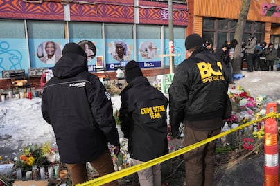 Tiroteo en Minneapolis: cesan a agentes federales implicados en muerte de enfermero