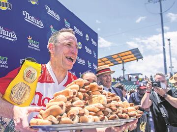 Comer un hot-dog te quita 36 minutos de vida saludable, alerta estudio