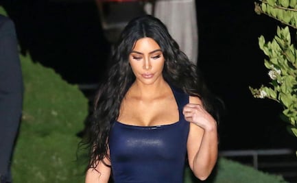 Kim Kardashian conquista Malibú con su minivestido de látex más ajustado