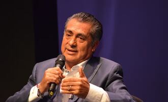 Intentan incendiar casa del “Bronco”, exgobernador de Nuevo León, escoltas balean y detienen al agresor. VIDEO