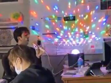 Despiden a maestro por armar karaoke con canciones de Britney Spears en Texas