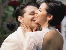 Boda Angela Aguilar y Christian Nodal. Pepe Aguilar, ¿estresado, triste? ¿qué dicen las fotos?