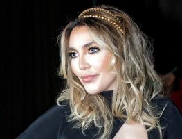 Frida Sofía se luce con vestido traslúcido en Fresno, California