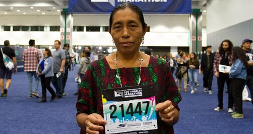 La primera guatemalteca maya corre el Maratón de Los Ángeles