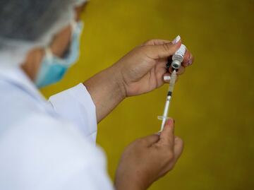 Vacunas y anticuerpos monoclonales son menos eficaces contra ómicron