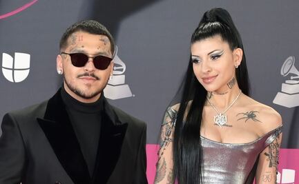 Cazzu presume cinturita con pequeño crop top negro y pantalón de cuero