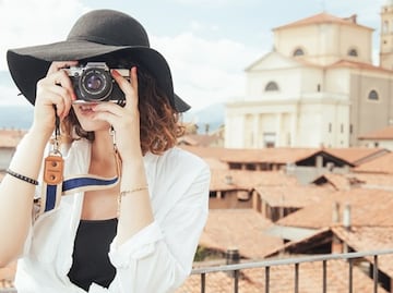 9 regalos ideales para mamás que aman viajar