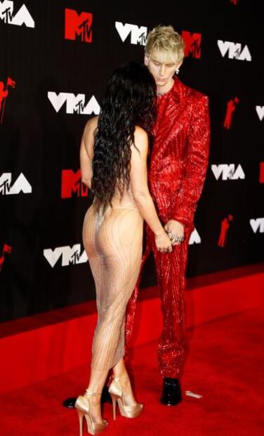 Megan Fox 'paraliza' los VMA's con su vestido transparente más revelador
