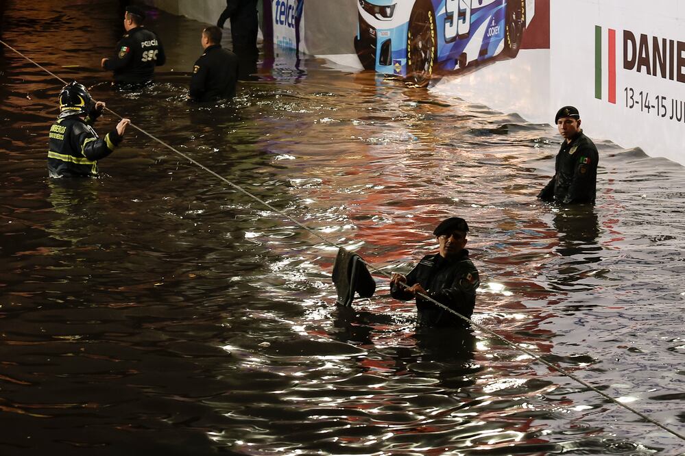 VIDEOS. Inundaciones en Ciudad de México y Naucalpan del lunes 2 de junio. EFE/ José Méndez