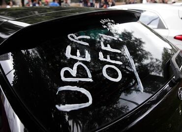 Conductores Uber y Lyft apagan sus aplicaciones para exigir mejores salarios