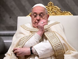 El Papa ya no está en peligro debido a neumonía, pero sigue hospitalizado