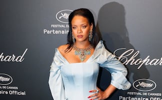 Rihanna rompe el internet con sesión en lencería traslúcida y figura de impacto