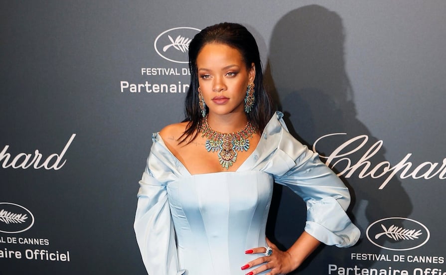 Rihanna rompe el internet con sesión en lencería traslúcida y figura de impacto