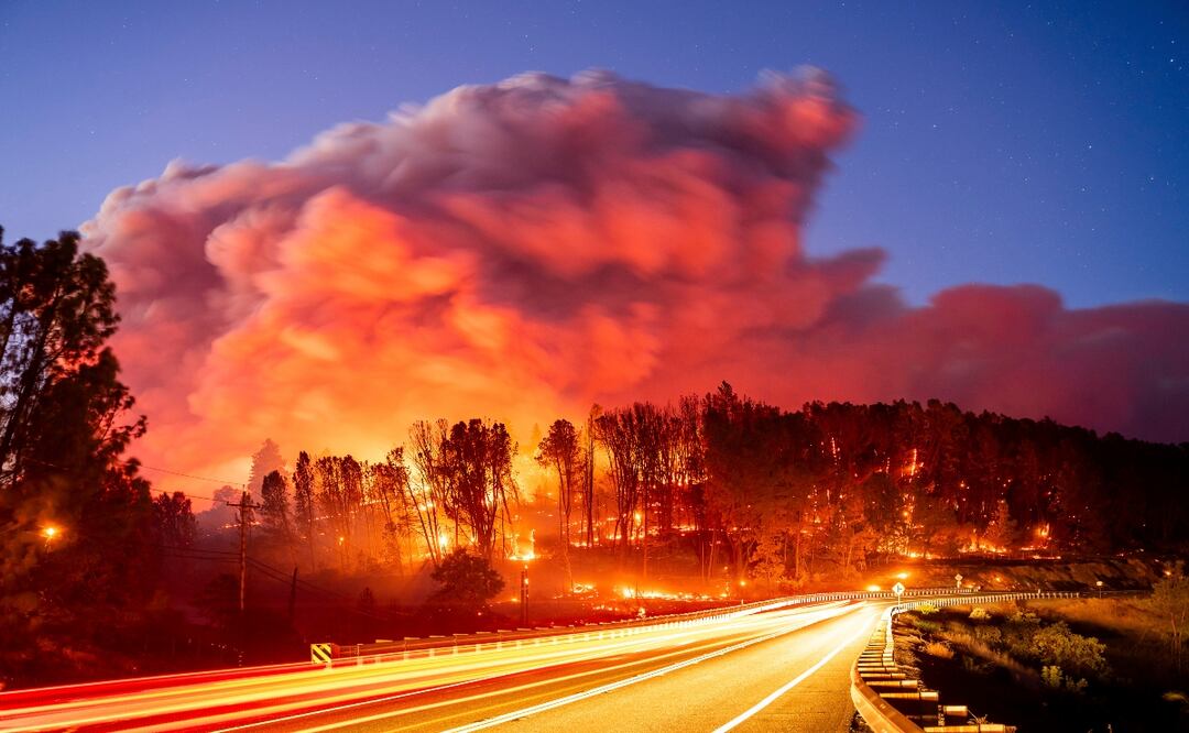 El peor incendio de California avanza sin control entre aumento de temperaturas. Foto: AP