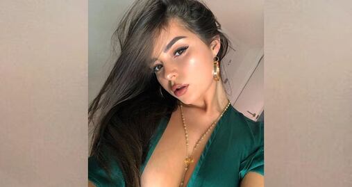 Demi Rose cautiva con braless y diminuto short