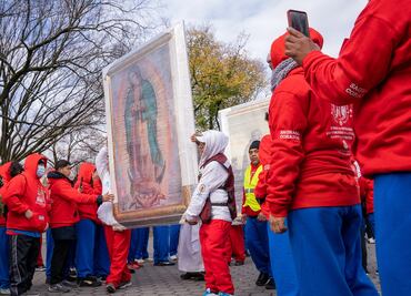 Mexicanos en Nueva York veneran a la Virgen de Guadalupe por "dejarlos cruzar"