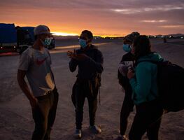 Estados Unidos expulsa a migrantes durante la noche