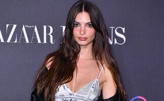Emily Ratajkowski enamora con bikini de sirena y figura fuera de este mundo en Instagram