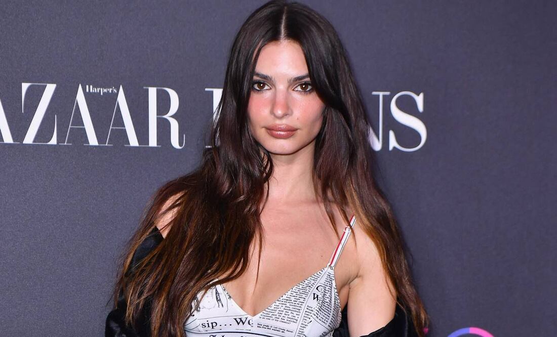 Emily Ratajkowski está promocionando su nueva colección de trajes de baño. Foto: AFP