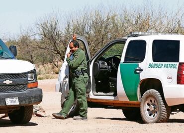 Dan cárcel a hombre que intentó ocultar a migrantes en interior de muebles