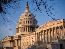 Aprobado en EU un proyecto de ley que frena deportar a veteranos migrantes