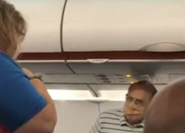 Expulsan a pasajero de vuelo por pedirle a azafata que usara cubrebocas