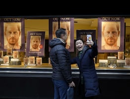 Librerías en Inglaterra abrieron a la medianoche por las memorias del príncipe Harry