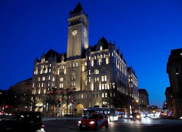 Trump cede su hotel en Washington y cierta forma de influencia
