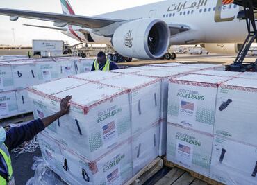 México recibe 1.75 millones de vacunas de Moderna donadas por EU