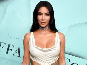 Kim Kardashian luce su nueva línea de gafas con sesión en lencería